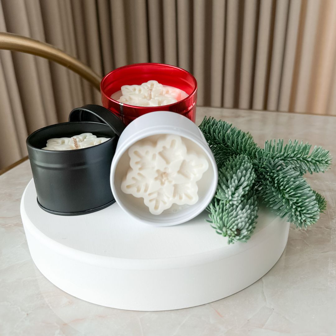 Kvapni Kalėdinė žvakė "Šiandien sninga" | Baltas indelis